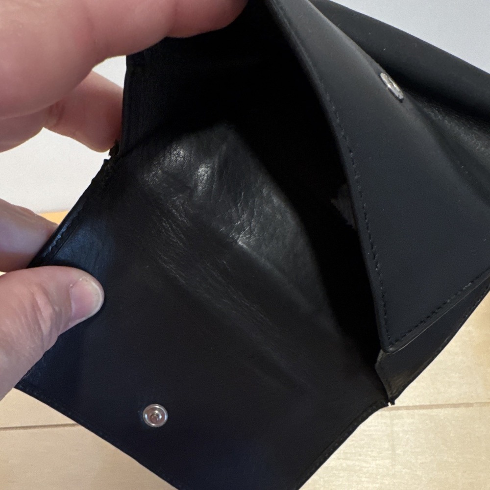 Gucci Black Snap Wallet w/ Logo Hardware, Coin Pocket & Credit Card Slots - Picture 10 of 16